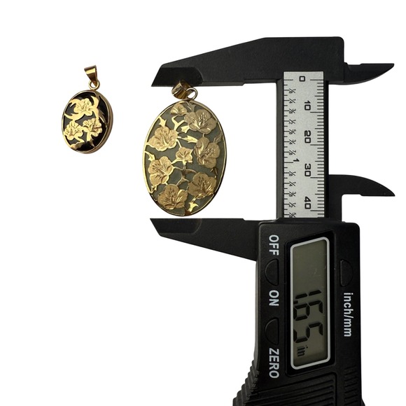 Lot of 2 Vintage Gold Floral Overlay Jade Onyx Oval Gemstone Pendant Necklaces - Picture 5 of 9